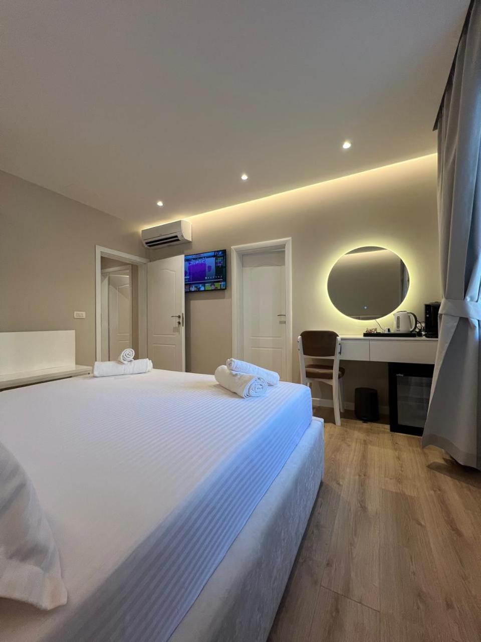 Charles City Center Tirana Exterior photo